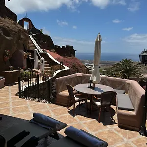 https://castillo-tias.in-canary-islands.com